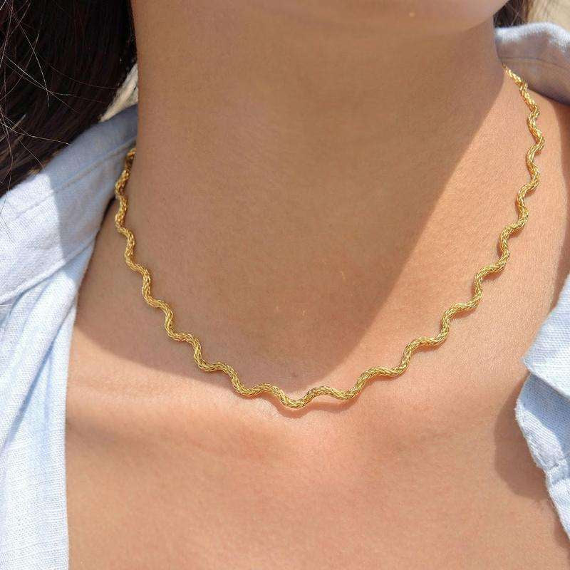 Mira Wave Necklace